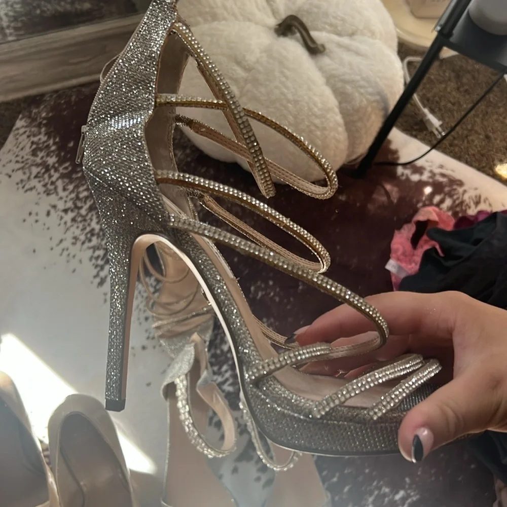 HIGH HEEL SPARKLE - Picture 3 of 3